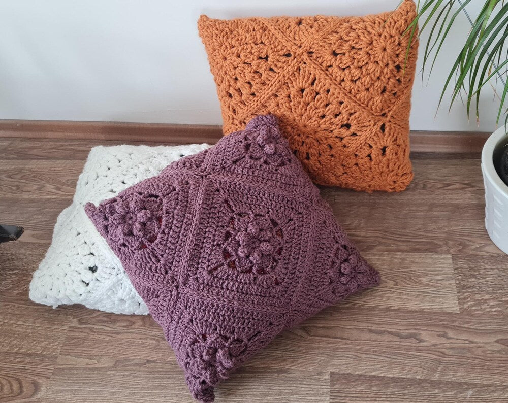 Crochet Pillow DIY-Kit: Chunky Cushion Pattern with Yarn & Hook