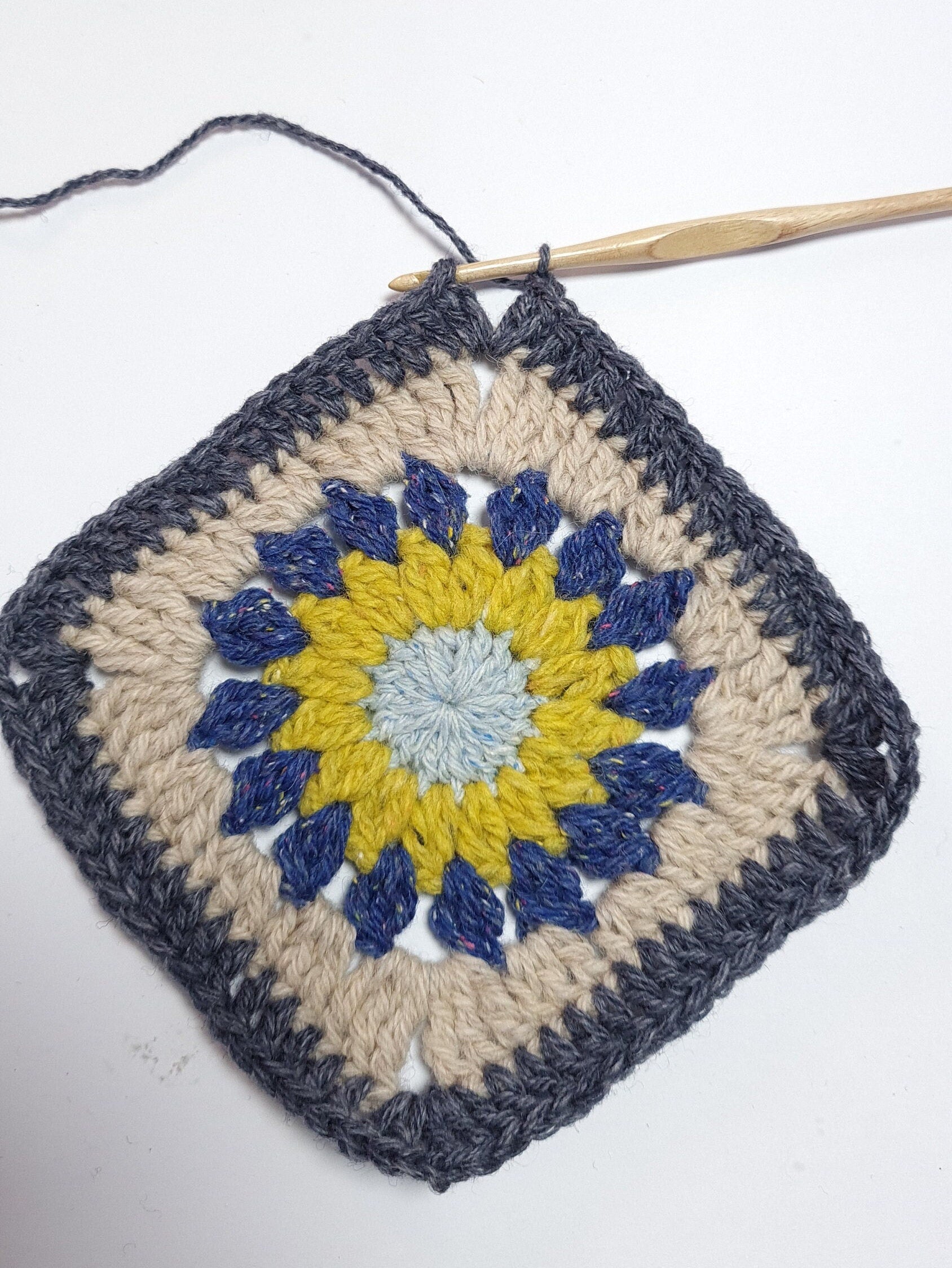Sunburst Granny Square Crochet Pattern: Sunflower Motif (Digital Download)