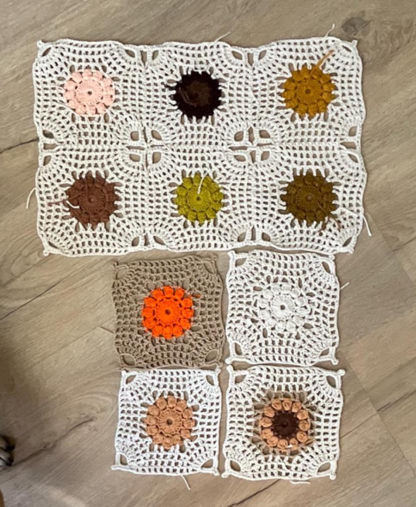 Flower Granny Square Crochet Pattern, Vintage Floral Blanket Motif (PDF Pattern)