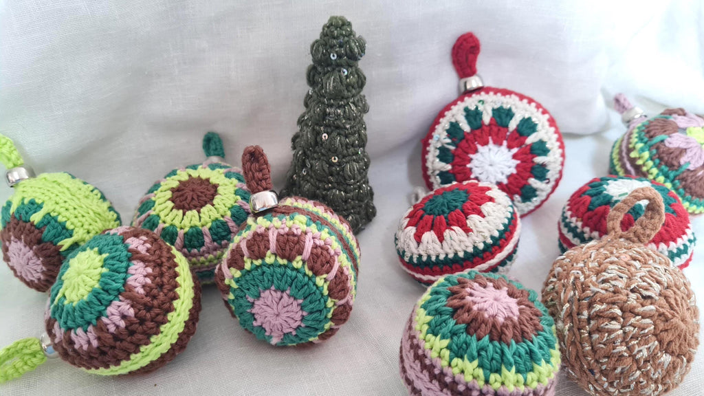 Crochet Christmas Bauble Pattern, DIY Tree Ornament (PDF Pattern)